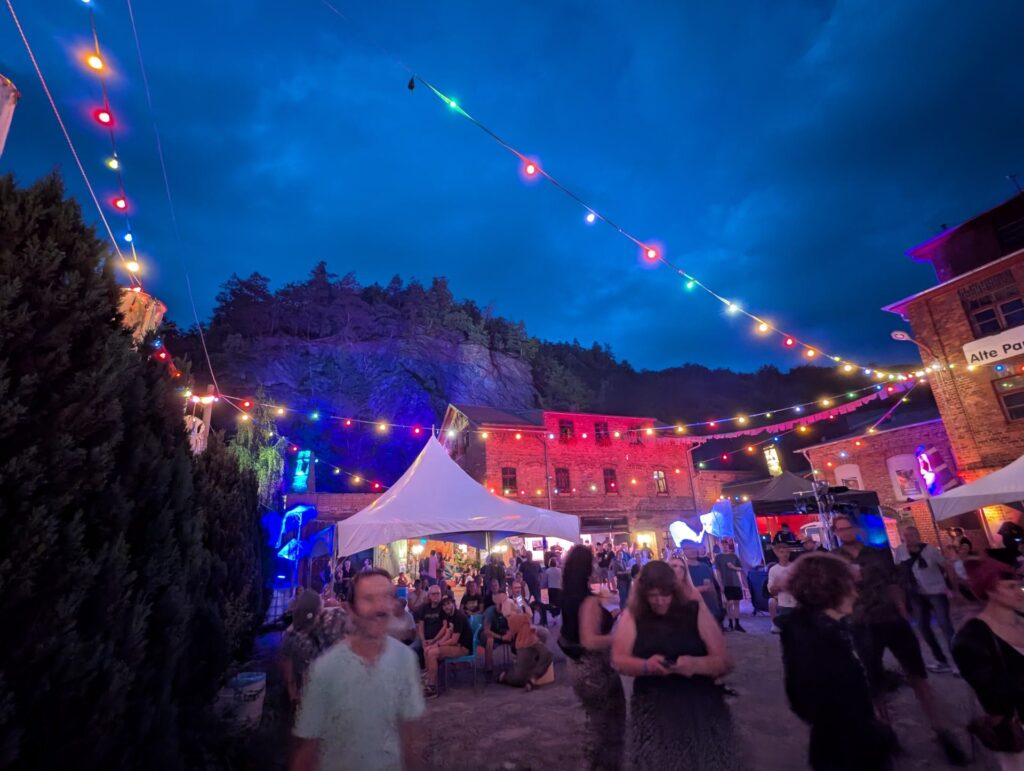 Impressionen - Publikum beim Pappe Open Air 2025 der Greizer Papierfabrik in Greiz
