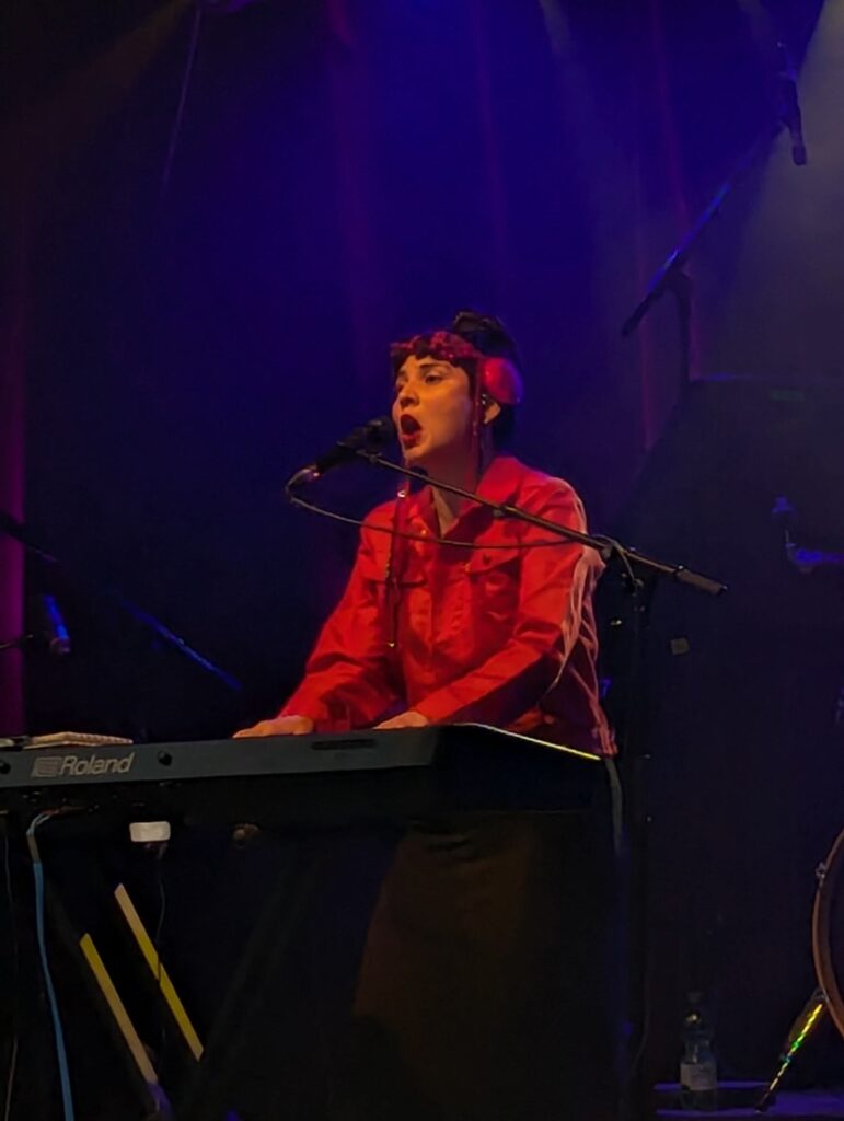 Valentina Marinkovic auf dem Pappe Open Air 2025 der Greizer Papierfabrik